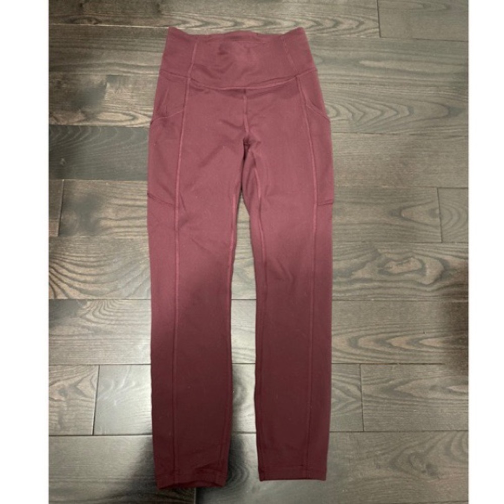 •Maroon/burgundy LuLulemon leggings